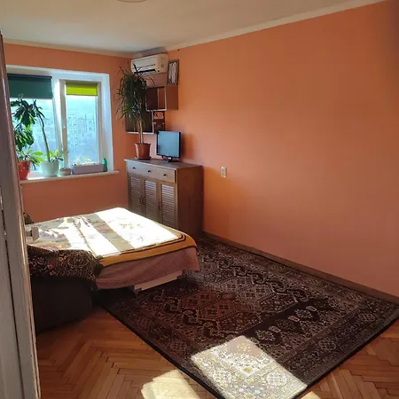 One Room In Apartment In The Park Center Area Of Кишинёв Экстерьер фото