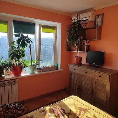 One Room In Apartment In The Park Center Area Of Кишинёв Экстерьер фото